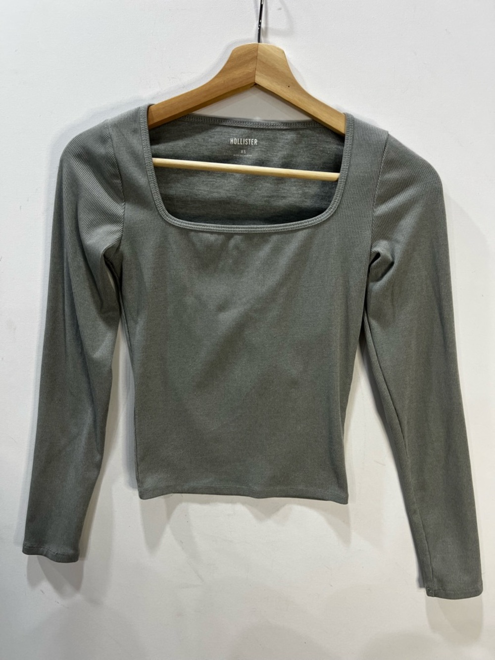 Hollister Long Sleeve Square Neck Cropped Top in Ribbed Gray